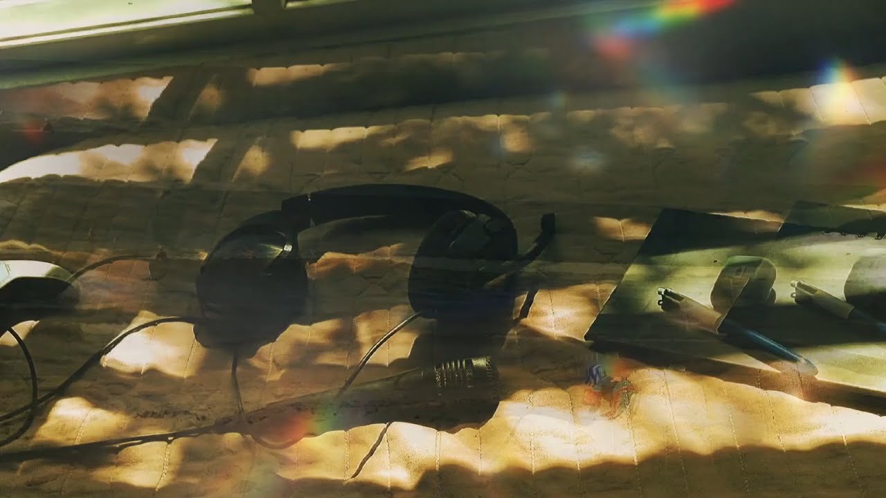 Watch Gorro Gris (visualizer) on YouTube Watch Gorro Gris (visualizer) on YouTube