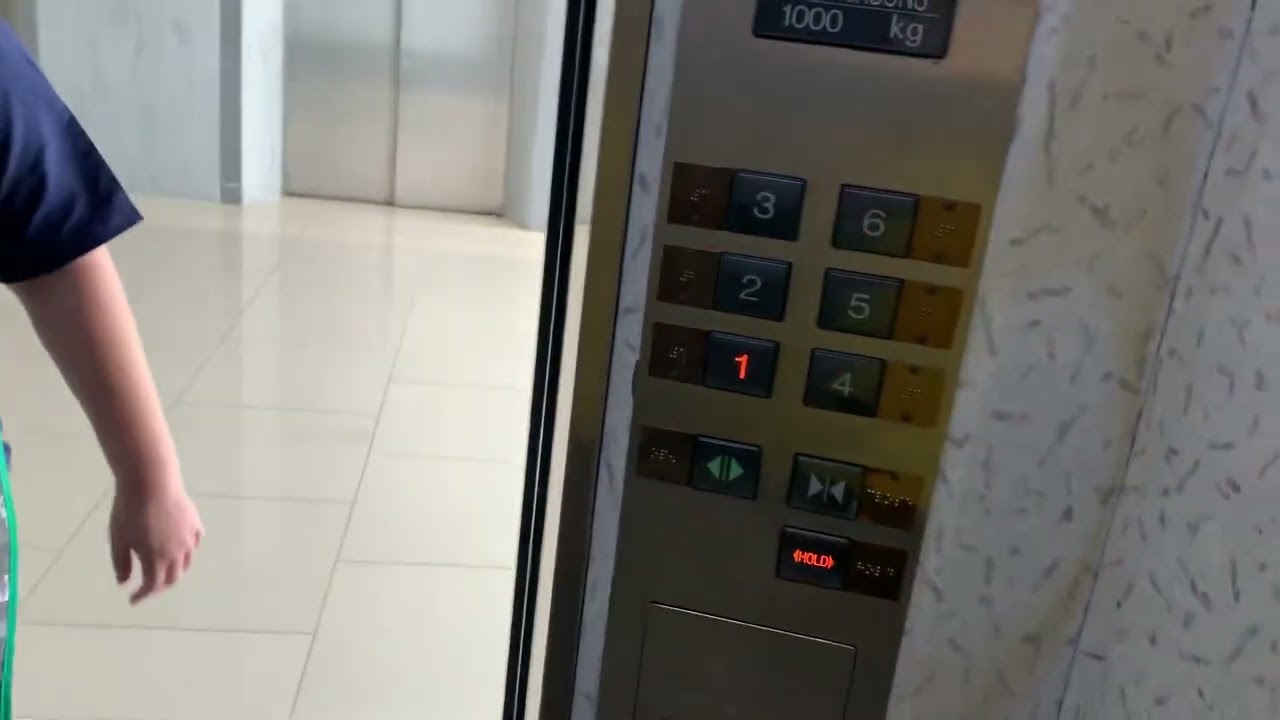 Mitsubishi Elevator at Siriraj Hospital Bangkok Thailand [Syamindra building]