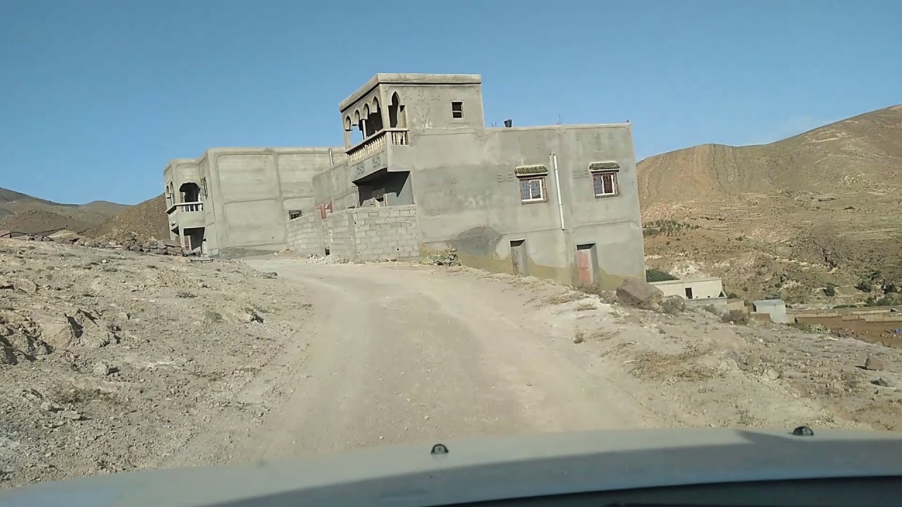 زيارة جماعة أساسي،  الطريق التي يتم تعبيدها بين دوار تاكموت الى دوار أتوغا