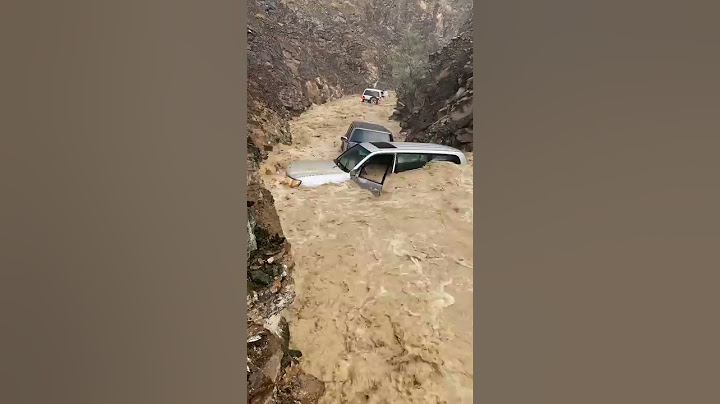 إنقاذ 5 أشخاص جرفتهم السيول في وادي شيص بالشارقة