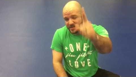 1 Minute Jiu Jitsu Hack - 2 Simple Rubber Guard Tips