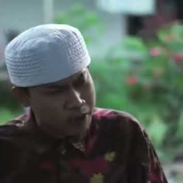 Agus kotak nginjak tai