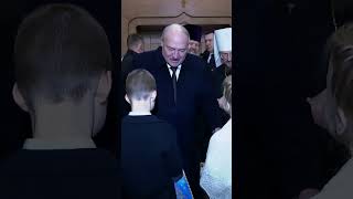 Лукашенко: Вы же любите сладости? // Посмотрите, как Президент Беларуси общается с детьми! 😊 #shorts