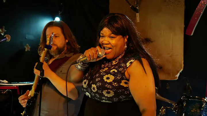 Nora Jean Wallace :: Live at Rosa's Lounge