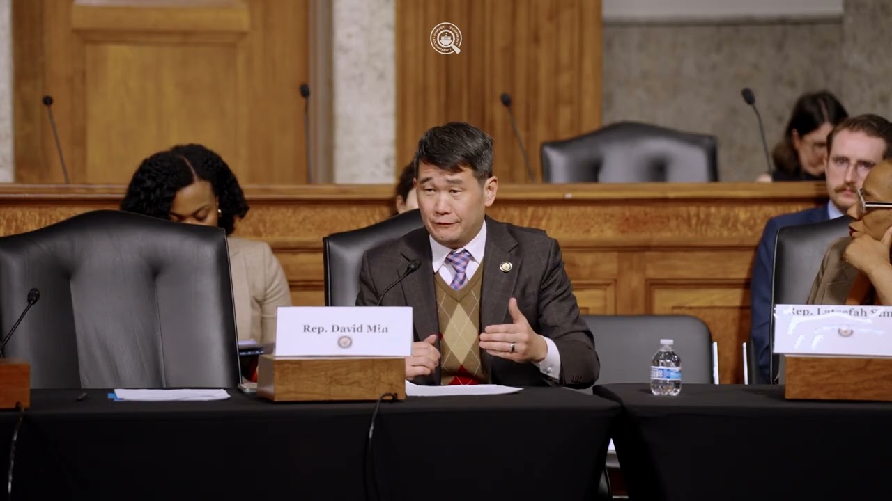 Член палаты представителей Дэйв Мин (47-й округ Калифорнии) выступает на слушаниях: Изучение прим...