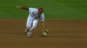MIL@STL: Diaz charges, scoops and throws for the out