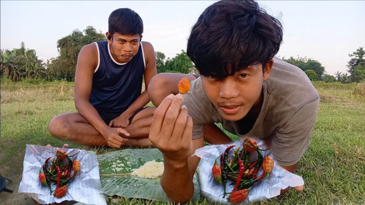Green chilli eating contest 🌶️ with india chilli king chilli