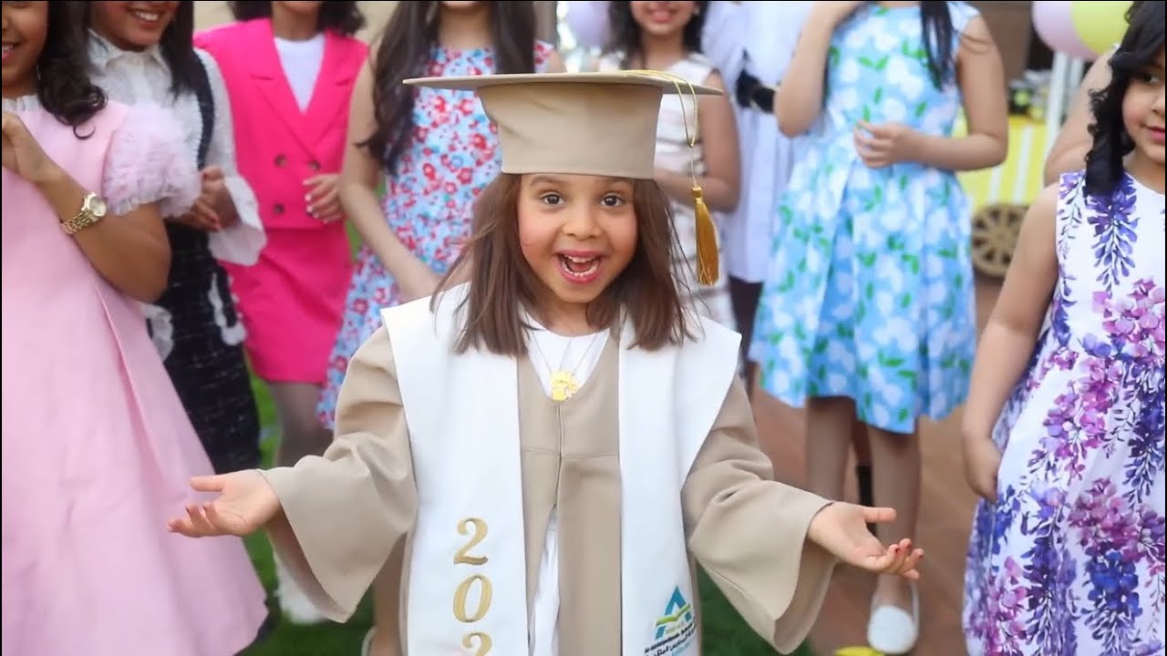 فاجأناهم بتخرجهم ! 🎓