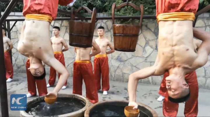 Stunning Upside Down Kung Fu, performed by students in C China - DayDayNews