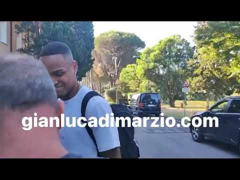 Napoli, Natan a Villa Stuart per le visite mediche | VIDEO
