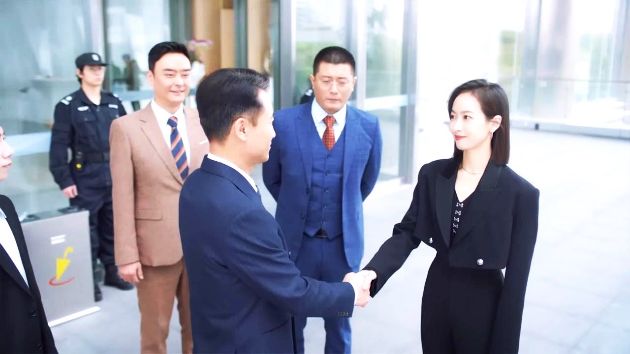 窮女孩被主管踢出項目組，沒成想大客戶點名道姓要她參加！💕Chinese Television Dramas