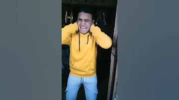 لما تكون نازل ل اصحابك وابوك يقفلك على الباب I عمر نصر 