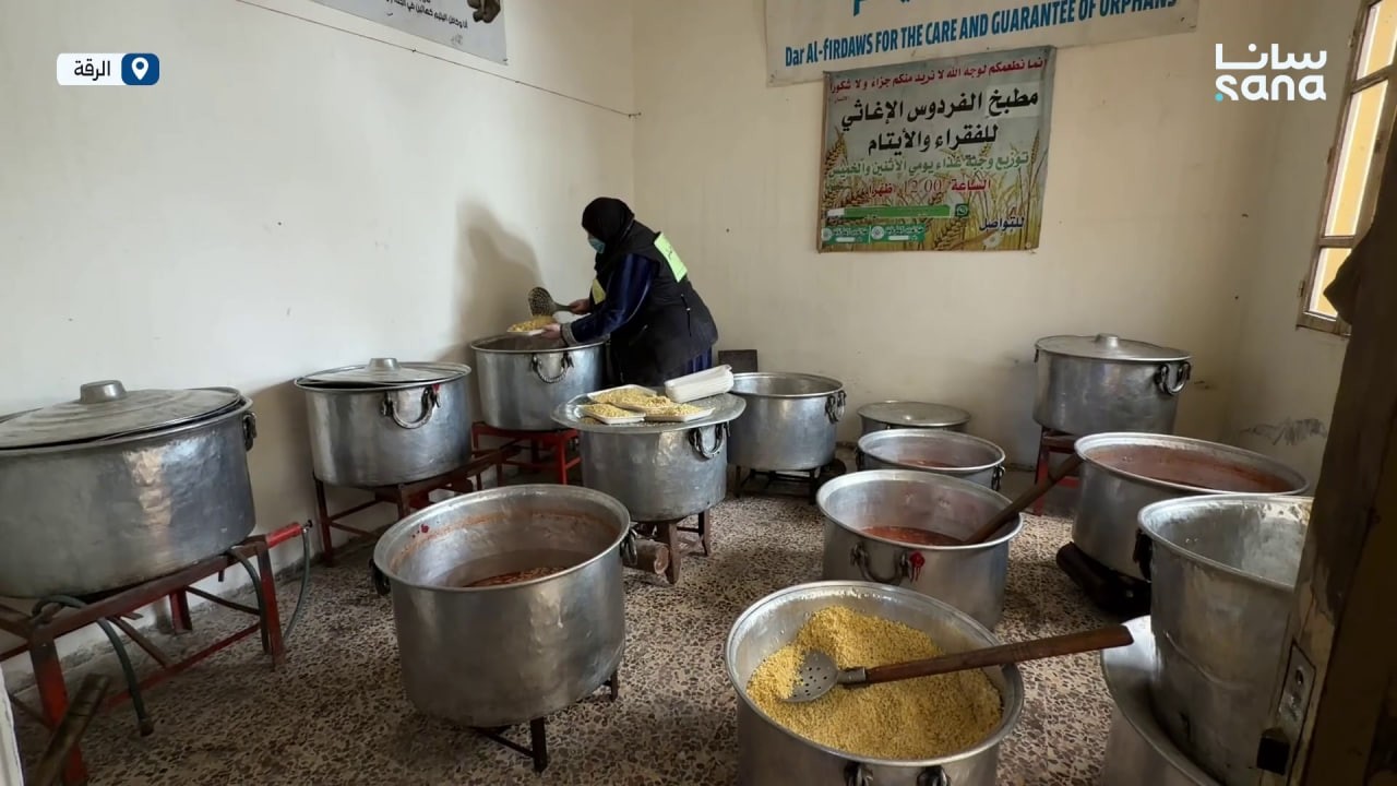 من مطبخ الفردوس إلى بيوت المحتاجين.. وجبات تعكس روح التكافل في الرقة