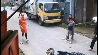 Detik detik di sodok dari belakang