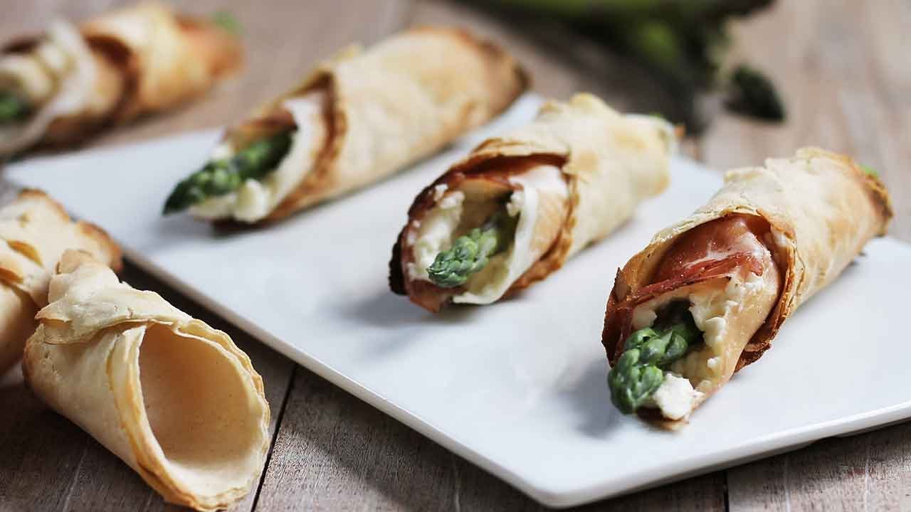 Cannoli di pasta fillo ripieni di speck e asparagi - le video ricette di Nutrifree