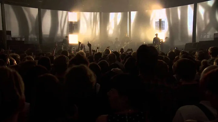 Queens of the Stone Age - Burn the Witch - Live - HQ