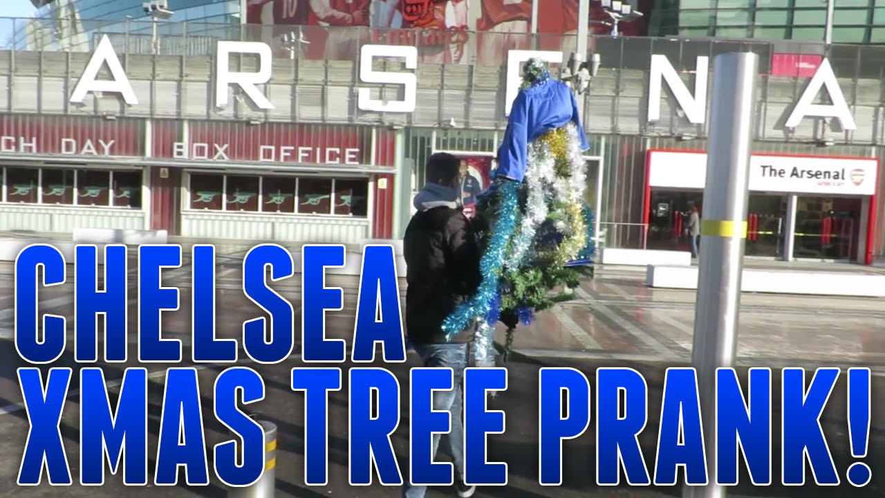 DAY IN THE LIFE OF HURDEROFBUFFALO #2 - CHRISTMAS TREE PRANK AT ARSENAL FC!