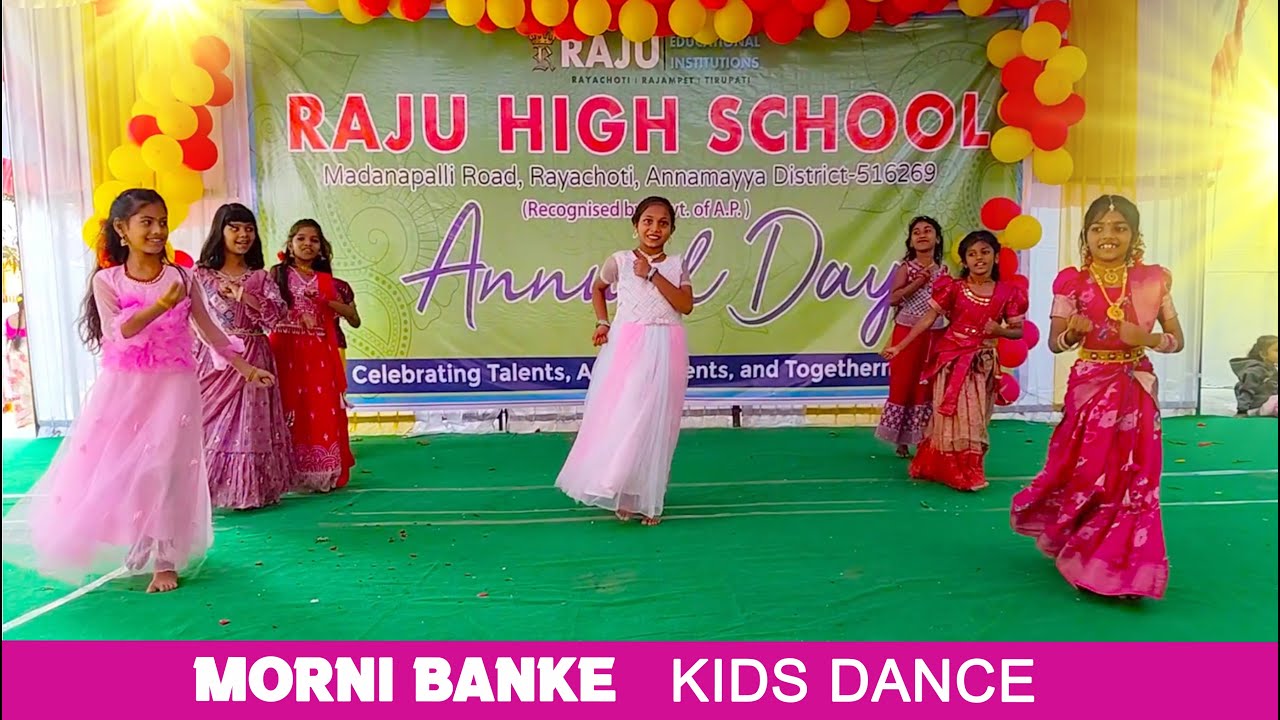 Morni Banke Dance Performance by School Girls | Raju High School ...