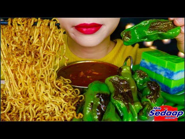 ASMR NOODLES MI GORENG, MIE SEDAAP, GRILLED SHISHITO PEPPERS, KUE SERI MUKA, DESSERT, KARI 咀嚼音 | 먹방