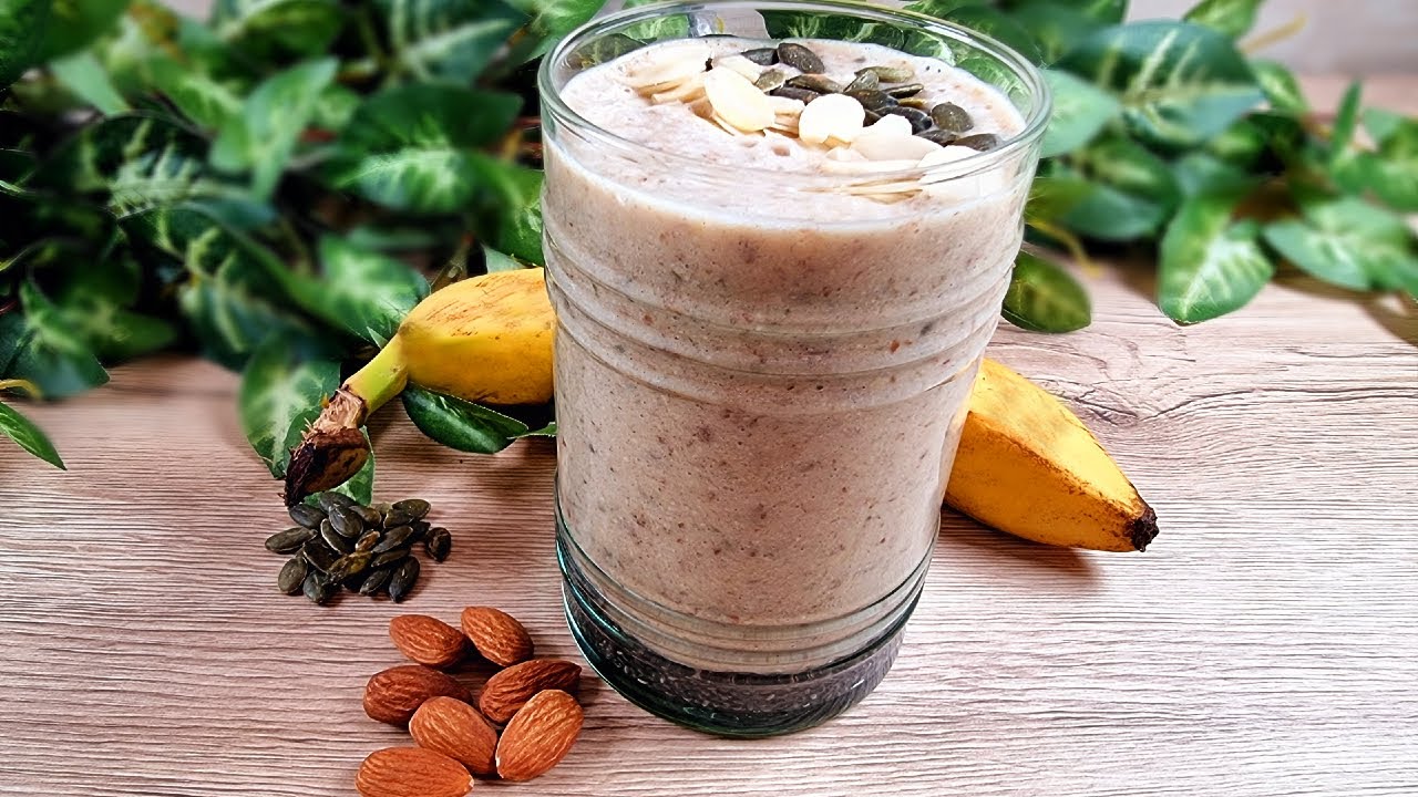 Healthy breakfast for weight loss, banana smoothie with oats! High