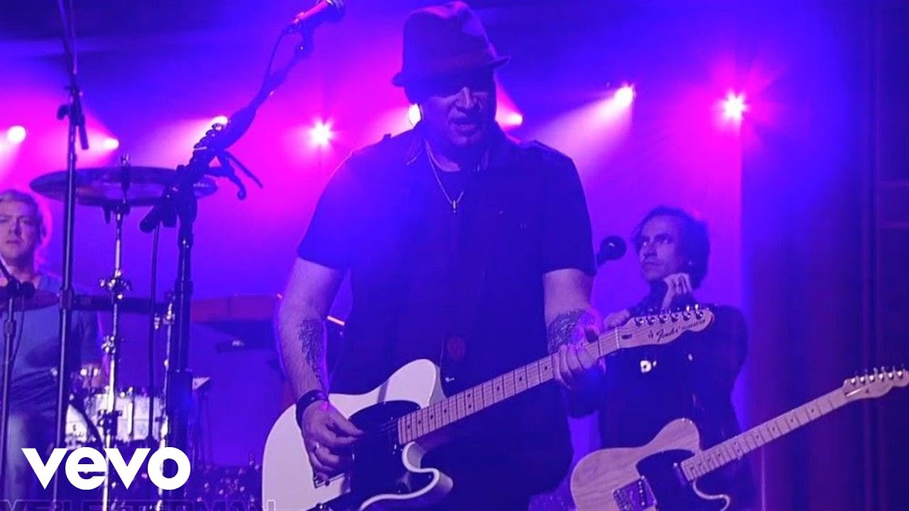 Train - If It's Love (Live on Letterman) - YouTube