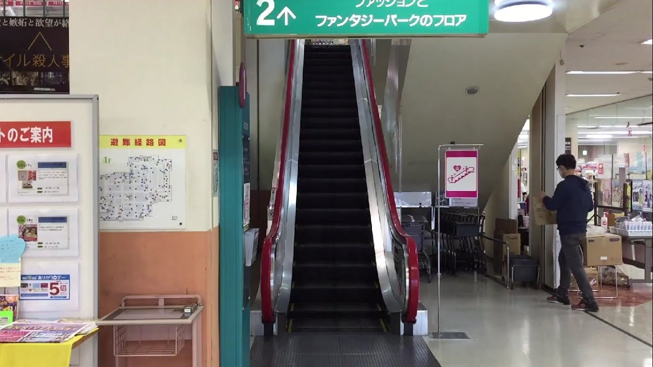 イオン津ショッピングセンター エスカレーター