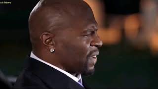 Terry Crews (Latrell) cantando \