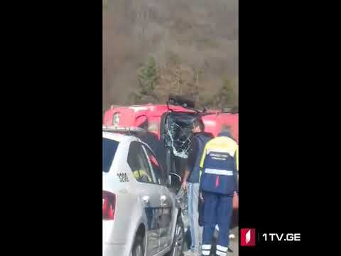 რიკოთის უღელტეხილზე ტრაილერი გადაბრუნდა