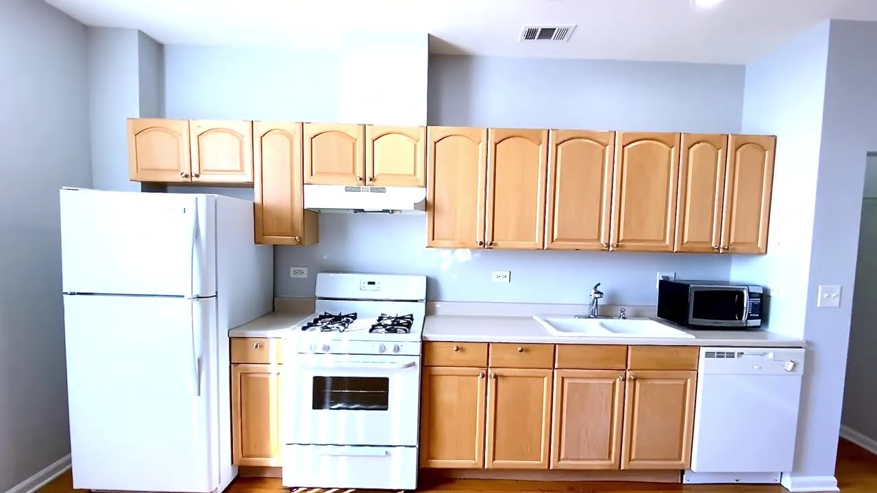 2451 W Howard St #605, Chicago, IL 60645