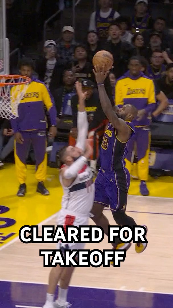 LEBRON JAMES SOARS FOR THE AND-1 SLAM! ?