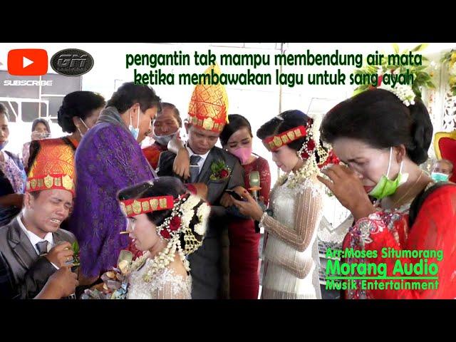 pengantin menangis saat menyanyikan lagu Satokkin pe dinipikki untuk sang Ayah____#spontan nyawer class=