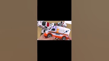 Ambulance minicars gather in a toy box! Ambulances run down the slope with sirens sounding