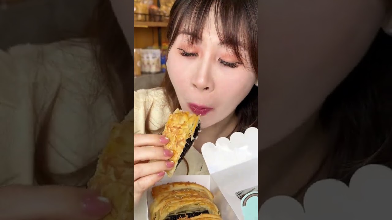 BLOEDER GULUNG ABON ENAK BANGET DAN LEMBUT...#sibungbung #mukbang #kulinerviral #bandung #shorts