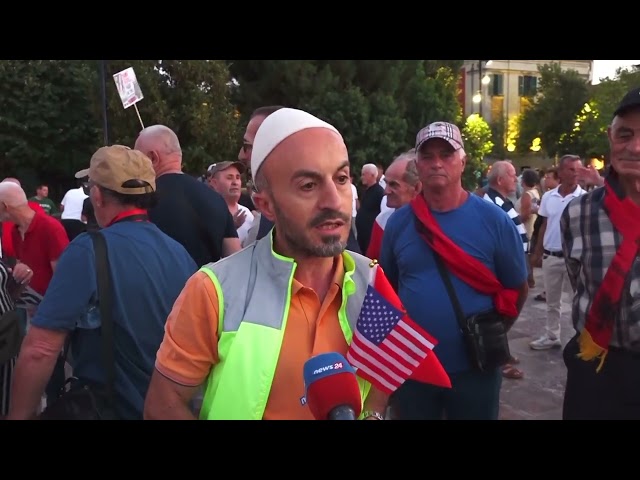 Revoltë kundër të gjithë klasës politike, mbyllet protesta e 85-të! “Nesër më shumë”