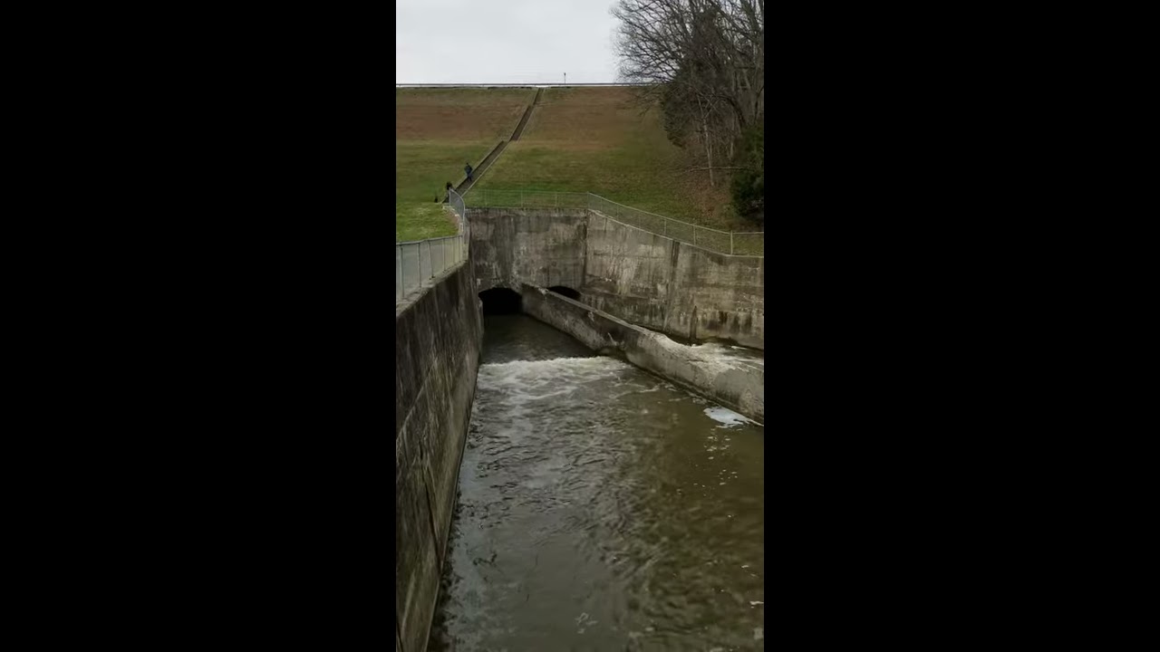 Amazing Dam On The Twin Creek River Protecting Cincinnati Video Shorts 