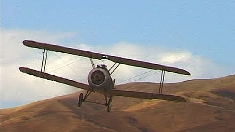 Sopwith Camel fighter with sideslip landing