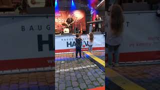 Buddy & the sharks - Queen - Crazy little things Hanau