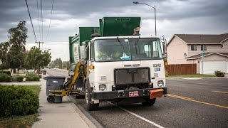 Autocar Acx Mcneilus Autoreach Garbage Truck