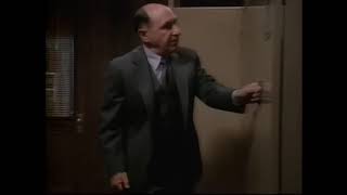 Lois & Clark 1x04 03 - Clark changing into the super suit