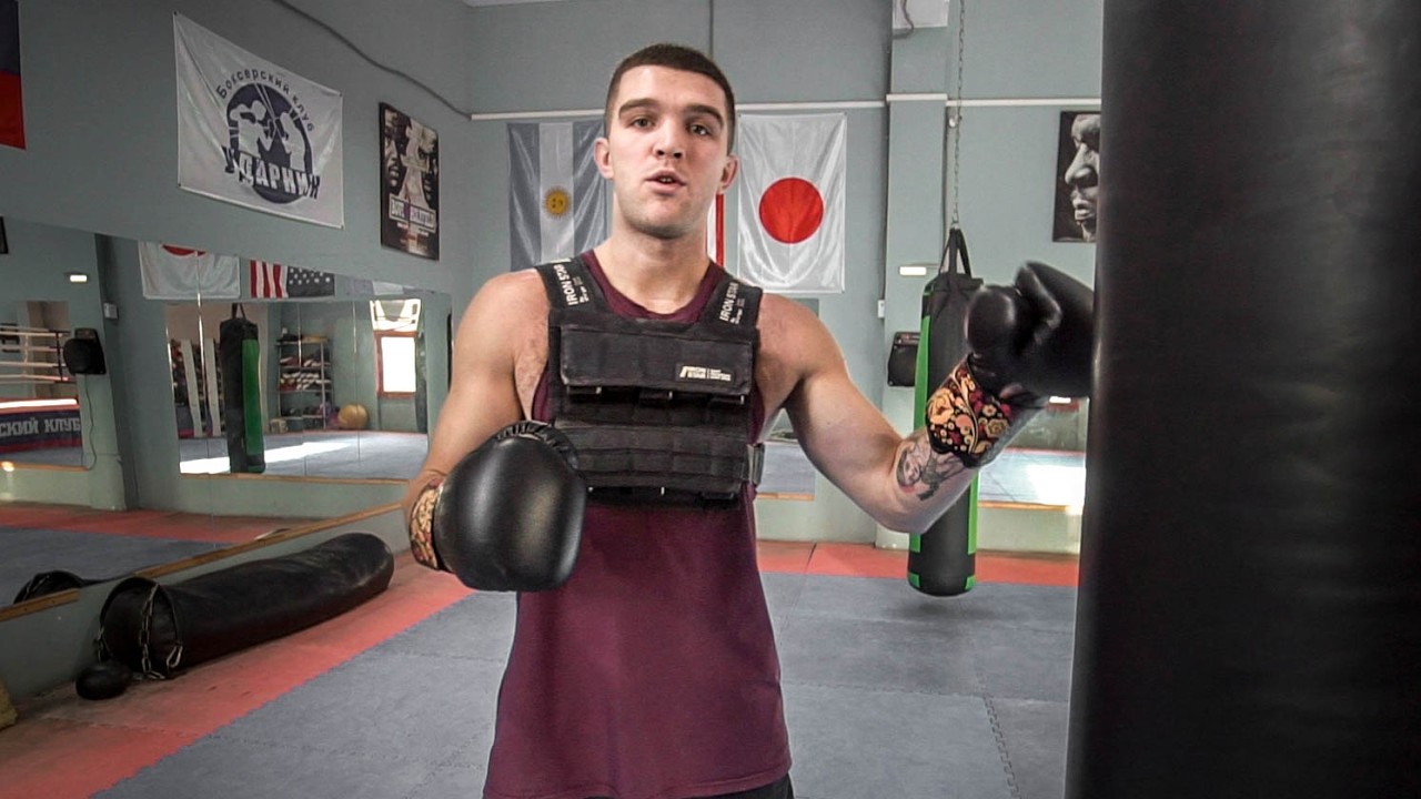 Боксерская тренировка с отягощением