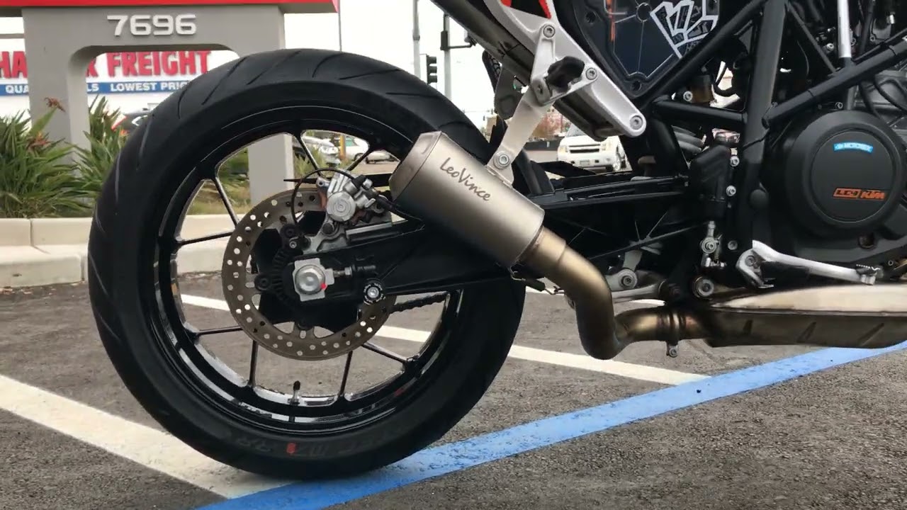 Onyx Moto / 2017 KTM Duke 690 / Leo Vince Exhaust Sound Clip - YouTube