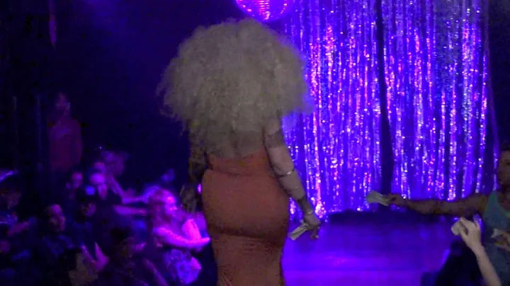 Raven: "Bette Davis Eyes" @ Showgirls!