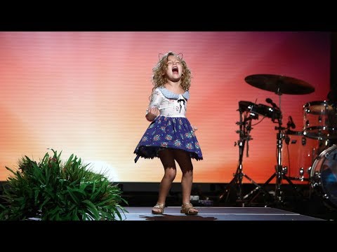 5-Year-Old 'Moana' Fan Sings Her Heart Out