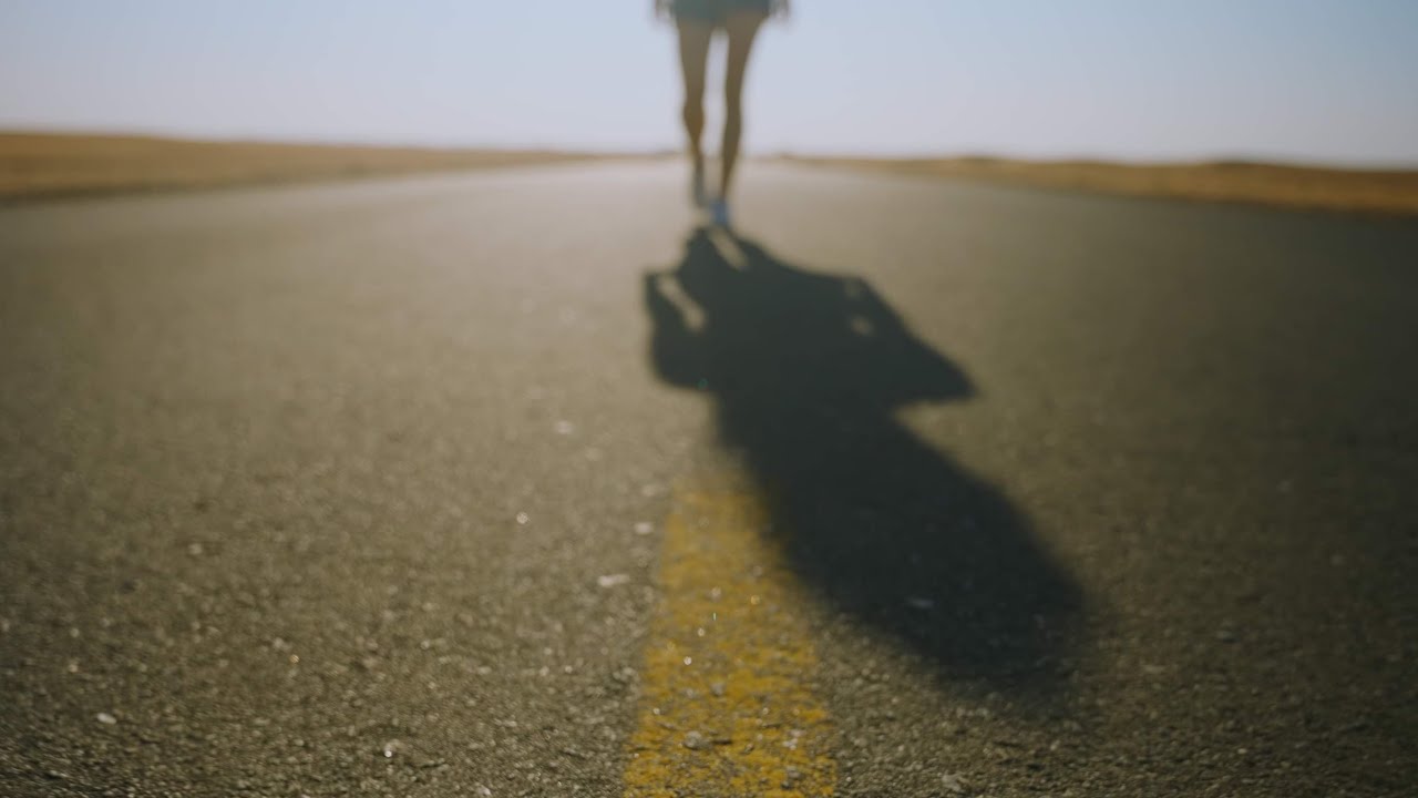 Nagy Bogi - Céltalan | Official Visualizer auf YouTube ansehen Nagy Bogi - Céltalan | Official Visualizer auf YouTube ansehen