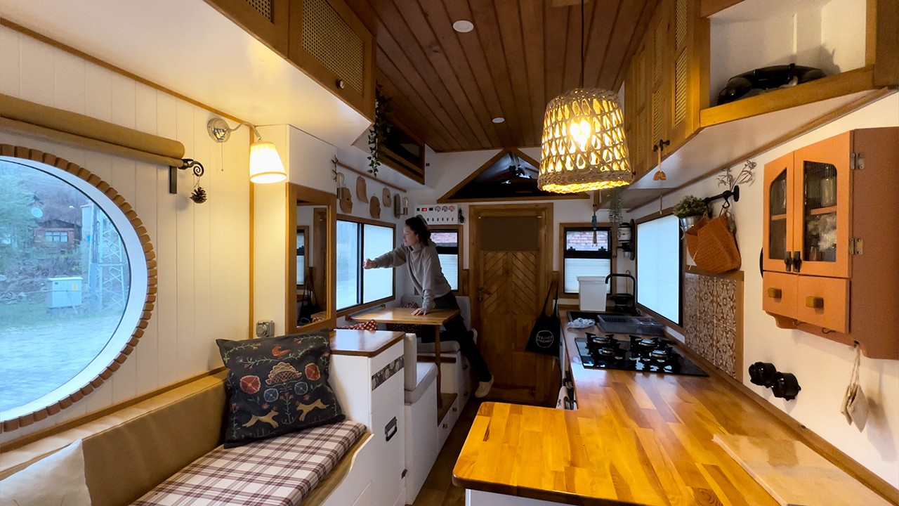 СПОКОЙНЫЙ ЗИМНИЙ ДЕНЬ С ГРУЗОВЫМ КАРАВАНОМ