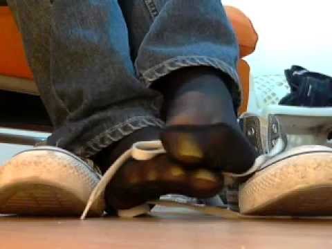 sweaty nylons with converse.wmv