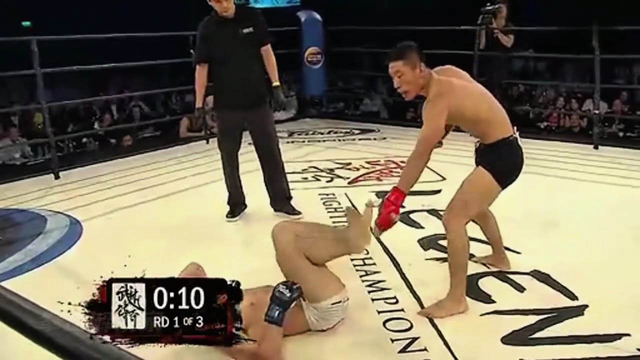 河南猛將氣場全開！扛起扭屁股嘲諷的韓國狂人猛砸，全場歡呼直呼過癮！