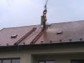 Nátěry střech - Redok s.r.o.: Renovační nátěr eternitové střechy - čištění střechy
