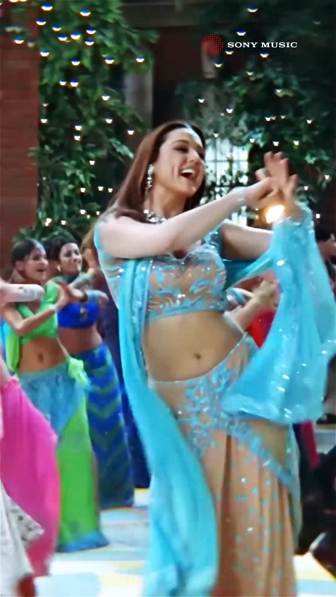 When love feels eternal, just like Maahi Ve ?? #maahive #kalhonaaho #preityzinta #shahrukh_khan