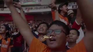 Jakmania beraksi di gelora bung karno
